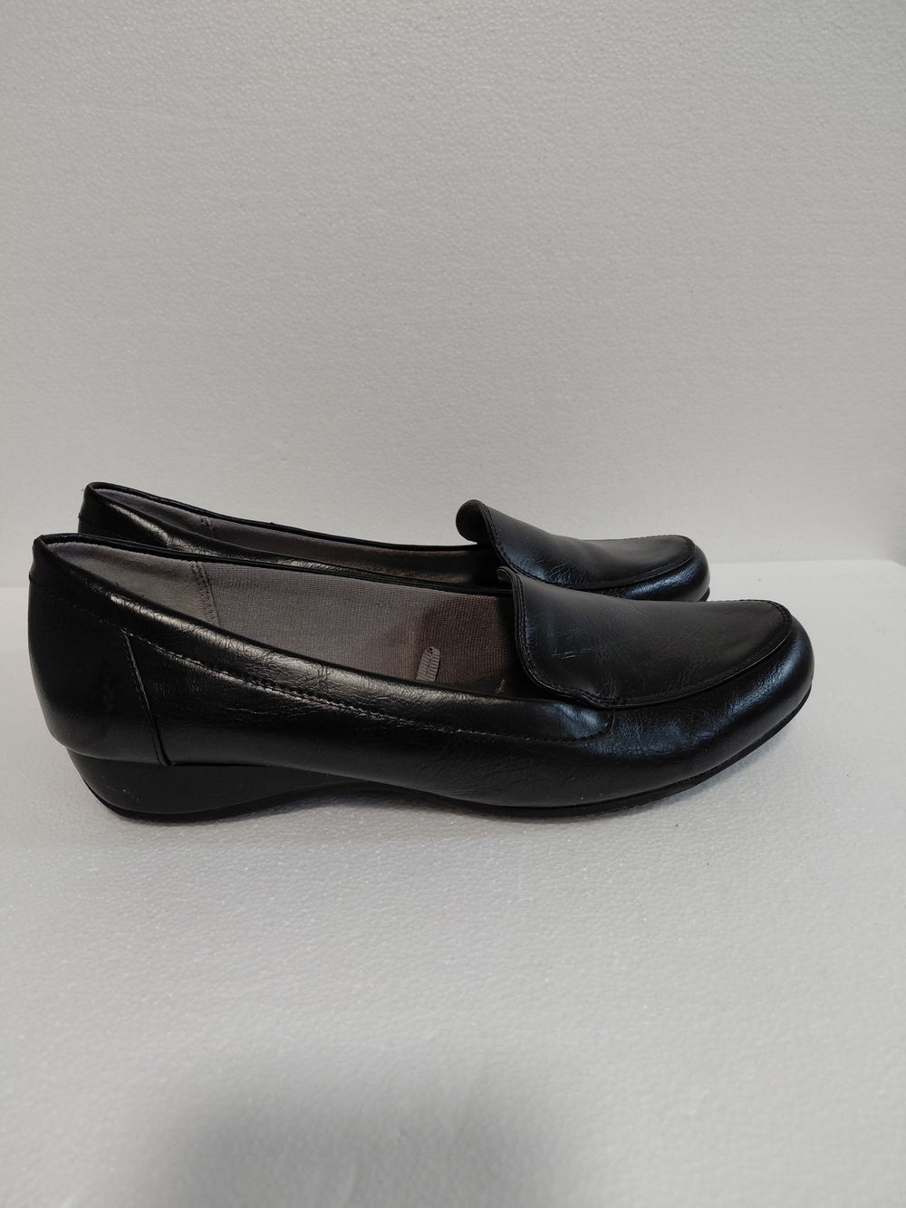 Women's Black Leather Slip-On Loafers